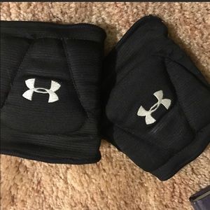 Under armour knee pads! Small/medium